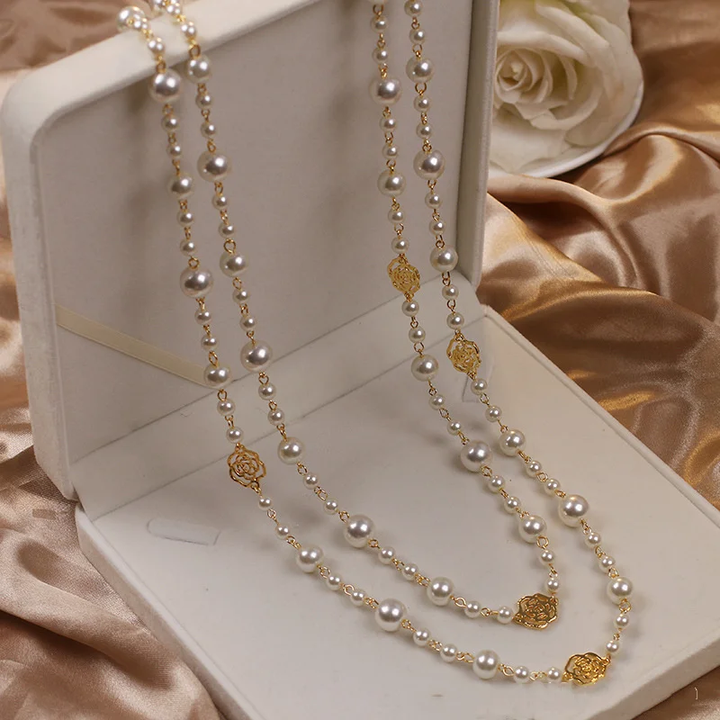 Collana Elegante con Perle Dorate
